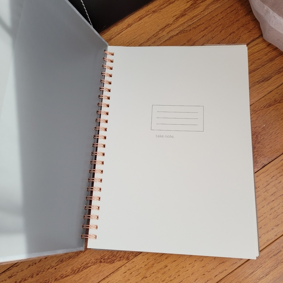 Poppin Medium Spiral Notebook - Picture 4 of 10